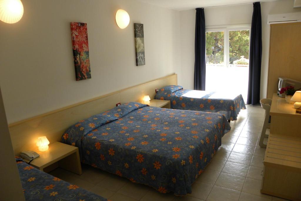 Hotel Santa Cruz Lignano Sabbiadoro Rum bild