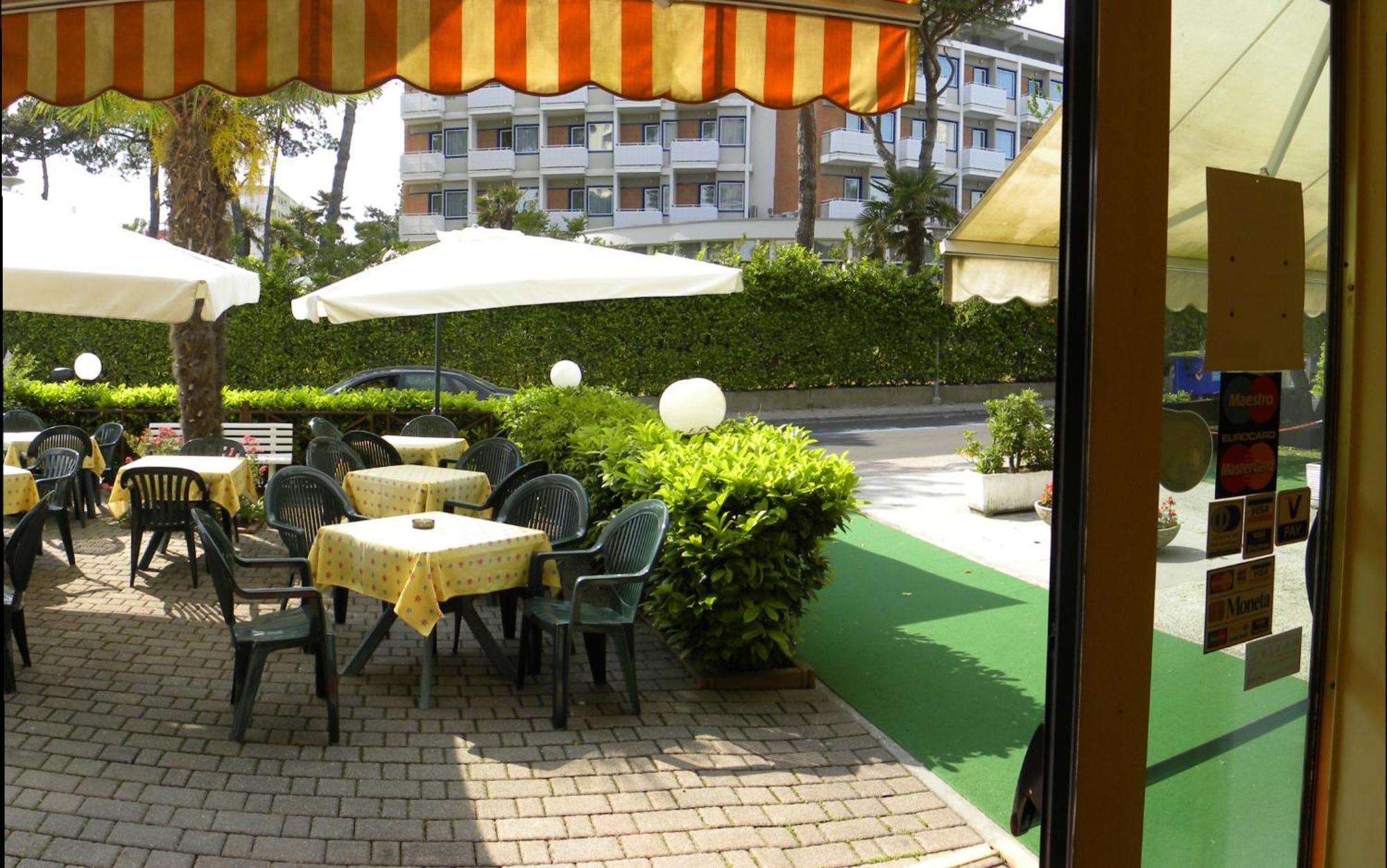 Hotel Santa Cruz Lignano Sabbiadoro Exteriör bild